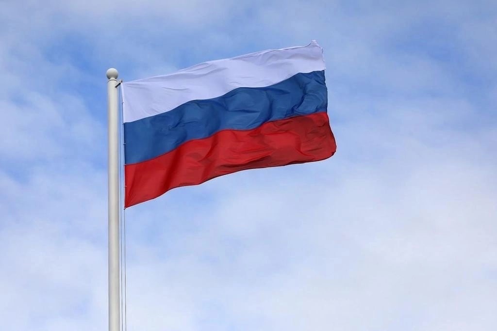 Под флагом России.